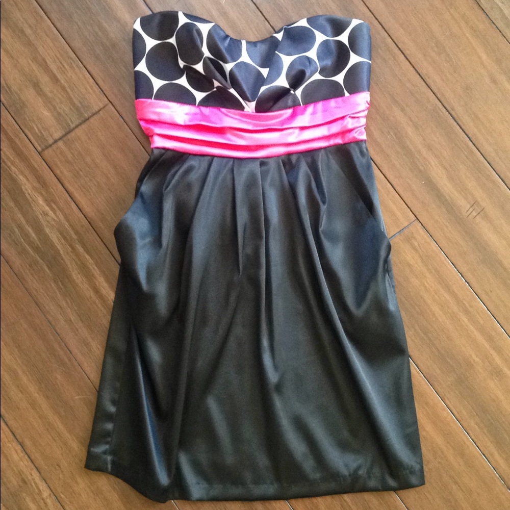 MINI FORMAL DRESS WITH POCKETS!